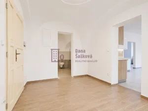 Pronájem bytu 2+kk, Jindřichův Hradec - Jindřichův Hradec I, nám. Míru, 72 m2