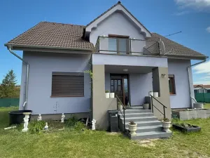 Prodej vícegeneračního domu, Kly, 200 m2