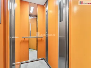 Prodej bytu 2+1, Karlovy Vary - Doubí, Modenská, 60 m2
