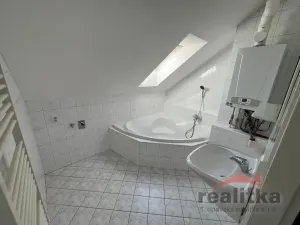 Pronájem bytu 2+1, Opava, U Pošty, 55 m2