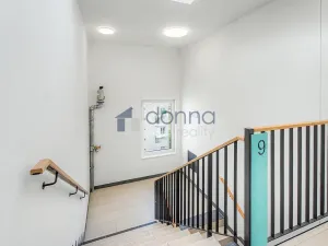 Pronájem bytu 2+kk, Praha, Hodkovická, 52 m2