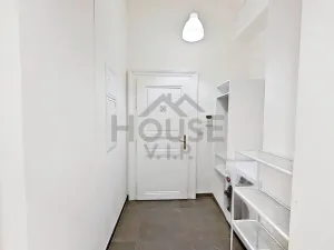 Prodej bytu 1+kk, Praha - Nové Město, Legerova, 28 m2