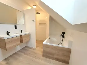Prodej bytu 4+kk, Stochov, náměstí u dubu, 110 m2