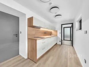 Pronájem kanceláře, Praha - Šeberov, Na proutcích, 33 m2