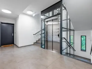 Pronájem bytu 1+kk, Praha - Karlín, Pobřežní, 35 m2