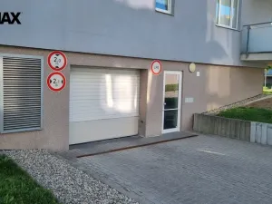 Pronájem garážového stání, Olomouc, Peškova, 12 m2