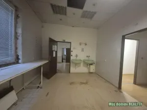Pronájem obchodního prostoru, Praha - Libeň, náměstí Dr. Václava Holého, 300 m2