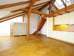 Pronájem atypického bytu, Praha - Karlín, Za Poříčskou bránou, 61 m2