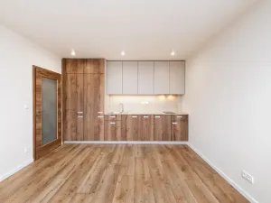 Pronájem bytu 1+kk, Praha - Kobylisy, Klecanská, 25 m2