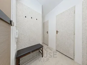 Prodej bytu 1+1, Praha - Háje, Matúškova, 30 m2