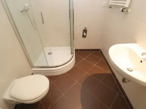 Pronájem bytu 2+kk, Praha - Hloubětín, Nademlejnská, 41 m2