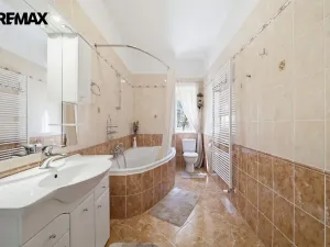 Prodej bytu 2+1, Karlovy Vary, Libušina, 66 m2