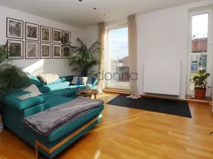 Pronájem bytu 2+kk, Praha, Varšavská, 57 m2