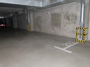 Prodej garážového stání, Praha - Kyje, Pelušková, 20 m2