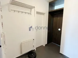 Pronájem bytu 1+kk, Praha, U jízdárny, 41 m2