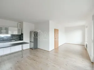 Pronájem bytu 1+kk, Praha - Čakovice, Tryskovická, 40 m2