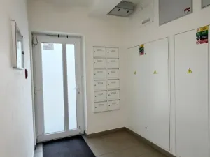 Pronájem bytu 1+kk, Praha - Strašnice, Strančická, 30 m2
