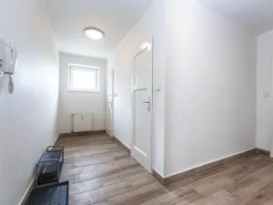 Pronájem bytu 2+1, Praha - Hloubětín, Na obrátce, 55 m2
