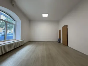Pronájem obchodního prostoru, Pardubice - Bílé Předměstí, Štrossova, 72 m2