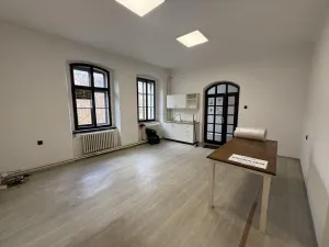 Pronájem obchodního prostoru, Pardubice - Bílé Předměstí, Štrossova, 72 m2