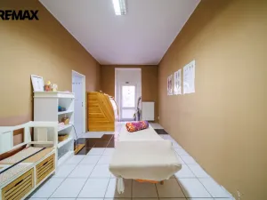 Prodej obchodního prostoru, Karlovy Vary, K. Čapka, 113 m2