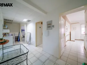 Prodej obchodního prostoru, Karlovy Vary, K. Čapka, 113 m2