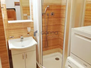 Pronájem bytu 2+kk, Praha, Urbánkova, 45 m2