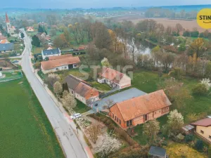 Prodej rodinného domu, Kunětice, 500 m2