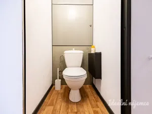 Pronájem bytu 2+kk, Praha, Doležalova, 45 m2