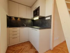 Pronájem bytu 1+kk, Praha, Svobodova, 33 m2