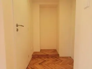 Pronájem bytu 1+kk, Praha, Svobodova, 33 m2