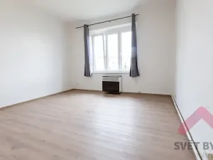 Pronájem bytu 1+kk, Praha - Vršovice, Tolstého, 27 m2