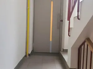 Pronájem bytu 2+1, Praha - Kobylisy, Vršní, 56 m2