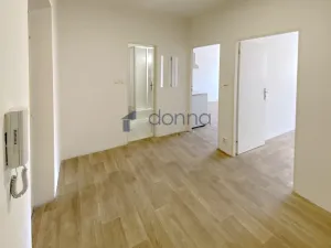 Prodej bytu 2+kk, Praha, Trnkovo náměstí, 45 m2