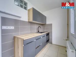 Prodej bytu 4+1, Lesná, 64 m2