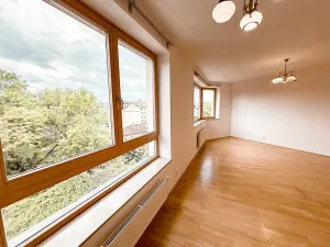 Pronájem bytu 2+kk, Praha - Vršovice, Pod stupni, 60 m2