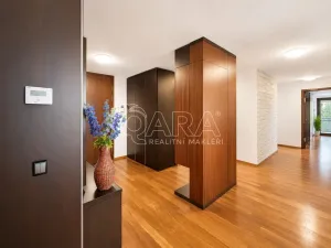 Prodej bytu 4+1, Praha - Bubeneč, Pod kaštany, 164 m2