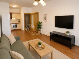 Pronájem bytu 2+kk, Praha - Vysočany, Pod Harfou, 50 m2
