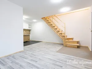 Pronájem bytu 2+kk, Praha - Lysolaje, Lysolajské údolí, 49 m2