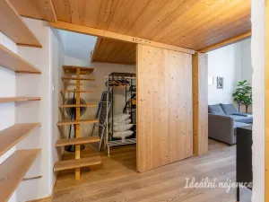 Pronájem bytu 1+kk, Praha - Malá Strana, Petřínská, 37 m2