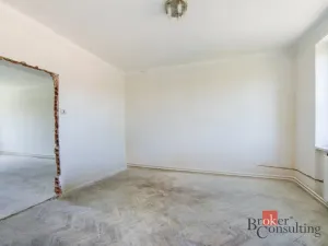 Prodej bytu 2+1, Hrádek - Nová Huť, 1. máje, 58 m2