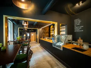 Pronájem restaurace, Praha - Smíchov, Zborovská, 185 m2