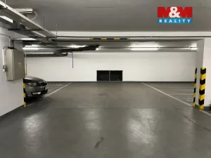 Pronájem garážového stání, Praha - Troja, Vřesová, 15 m2
