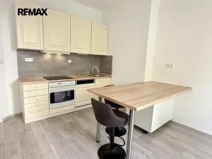 Pronájem bytu 2+kk, Praha - Nusle, Kloboučnická, 45 m2