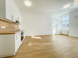 Prodej bytu 2+kk, Znojmo, Mariánské náměstí, 53 m2