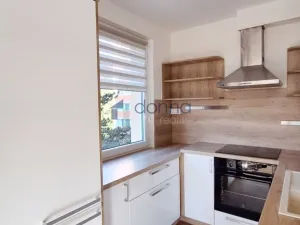 Pronájem bytu 3+kk, Praha, Hennerova, 72 m2