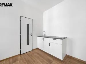 Pronájem bytu 1+kk, Úpice, Dr. E. Beneše, 20 m2