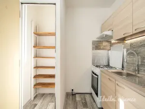 Pronájem bytu 1+kk, Praha - Vršovice, Baškirská, 34 m2