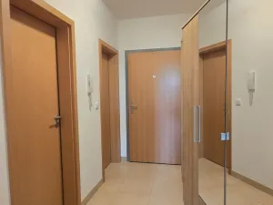 Pronájem bytu 2+kk, Praha, Družstevní ochoz, 44 m2