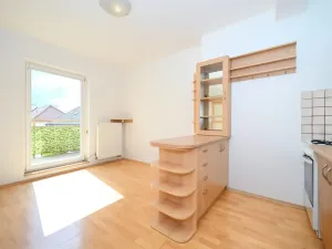 Pronájem bytu 2+kk, Praha - Vysočany, Spojovací, 36 m2